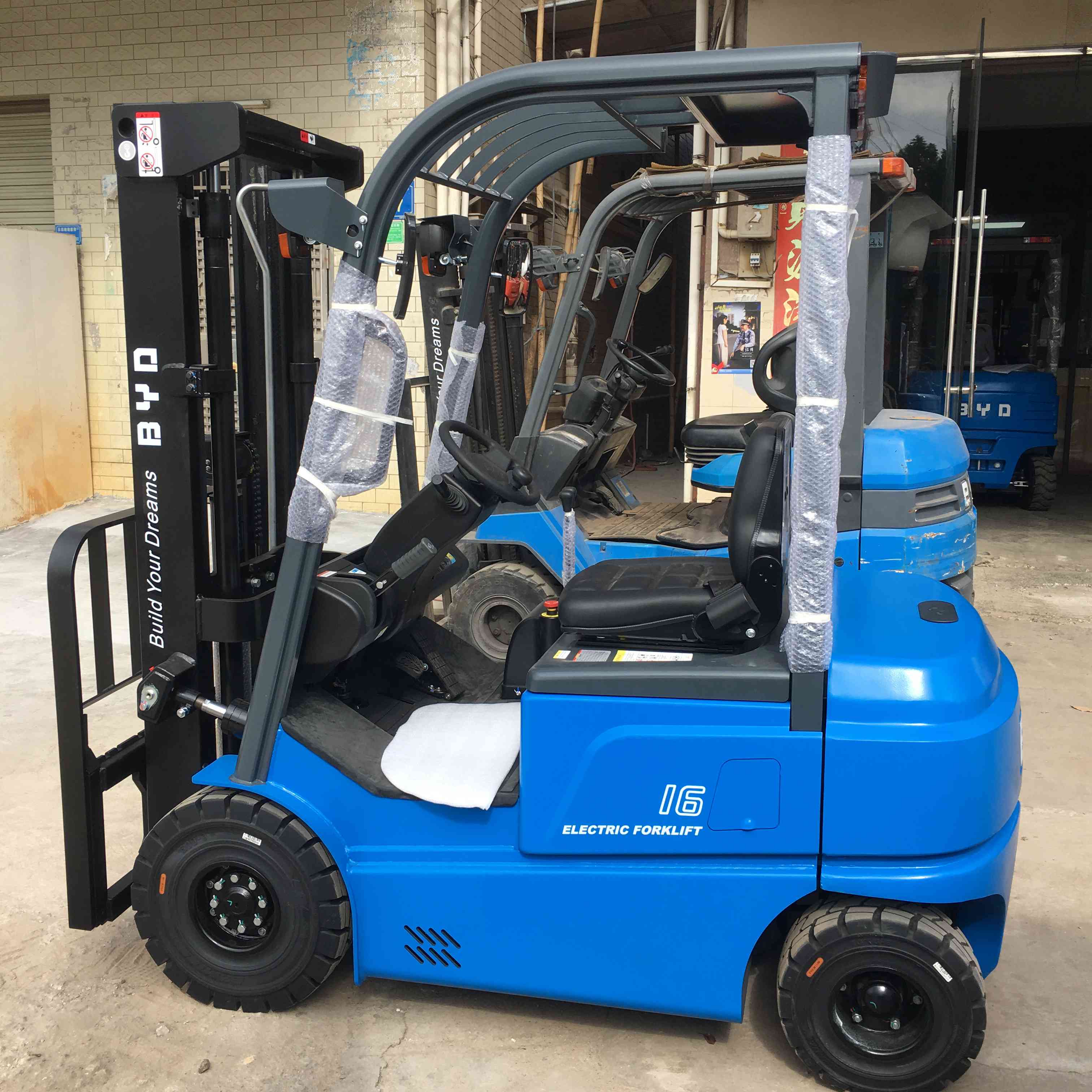 亦莊叉車出租公司電池所產(chǎn)生極板化原因